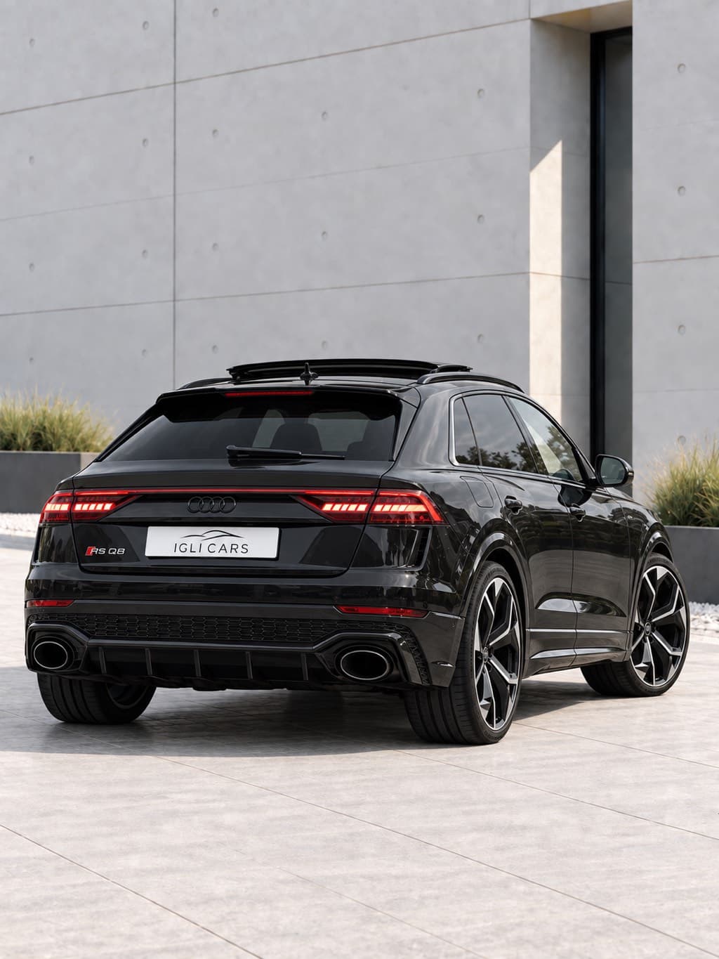 Audi RS Q8 Zwart — 3